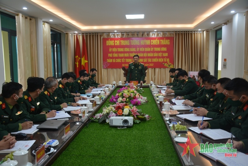 Trung tướng Huỳnh Chiến Thắng thăm, chúc Tết Trung tâm 95, Cục Tác chiến điện tử